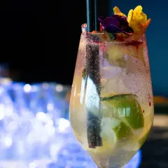 Jak zrobić drink hugo: prosty przepis na orzeźwiający koktajl