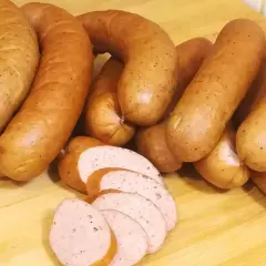 Kiełbasa parówkowa - przepisy, wartości odżywcze i zastosowanie w kuchni