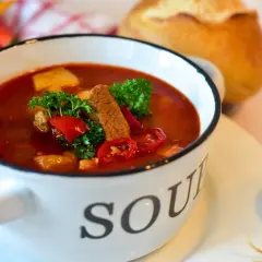 Zupa z byle czego - tradycyjny przepis, który zachwyci smakiem