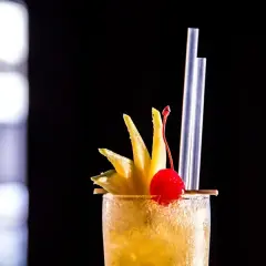 Pyszne drinki z wódką mango, które zachwycą Twoich gości