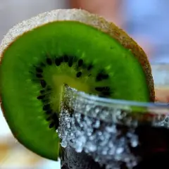 Męski drink: najlepsze przepisy na mocne koktajle na każdą okazję