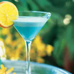 Przepis na drink Blue Moon: orzeźwiający koktajl na każdą okazję