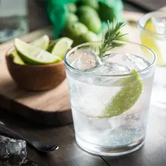 Wytrawny drink: poznaj sekrety smaku i proste przepisy na koktajle