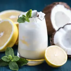 Najlepsze drinki z wódką kokosową, które ożywią Twoje lato