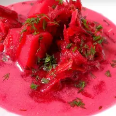 Zupa buraczkowa jak u babci – smak dzieciństwa w każdej łyżce