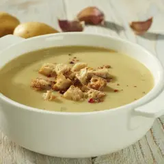 Jak zrobić zupę czosnkową - prosty przepis na pyszny smak w domu