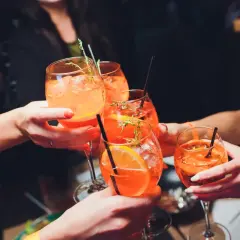 Najlepszy przepis na spritzer drink – orzeźwiający napój na lato