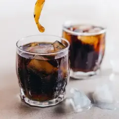 Coca-Cola drink: historia, smaki i najlepsze przepisy na drinki