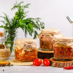Jak pasteryzować kiełbasę w słoikach w piekarniku - proste kroki i porady