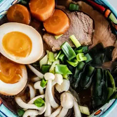 Jak zrobić zupę ramen w domu - proste przepisy i porady