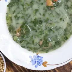 Czy zupa szczawiowa jest zdrowa? Odkryj jej zalety i ryzyka zdrowotne