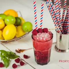 Orzeźwiające przepisy na malinowy drink, które zachwycą każdego
