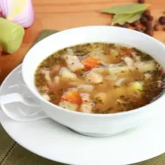 Zupa fasolowa jak zrobić - prosty przepis na smaczną i sycącą zupę