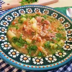Jaka zupa na golonce? Odkryj przepisy na pyszne zupy z golonki