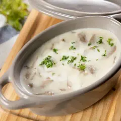 Ile kcal ma zupa pieczarkowa? Sprawdź, co wpływa na kaloryczność