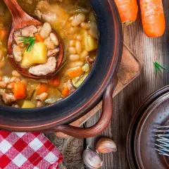 Ile kcal ma zupa fasolowa? Zaskakujące różnice w kaloryczności