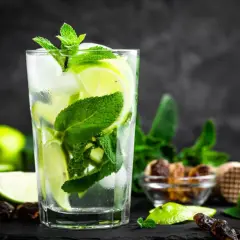 Ile kosztuje drink mojito? Ceny w barach i sklepach w Polsce