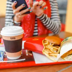 Ile kalorii mają średnie frytki z McDonald's? Zaskakująca wartość!