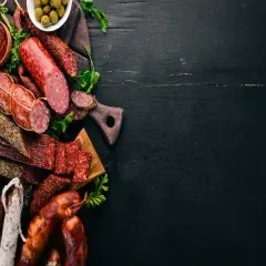 Kiełbasa salami: poznaj sekrety jej smaku i różnorodności w kuchni