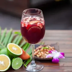 Pyszne drinki z czerwonym winem, które musisz spróbować na każdą okazję