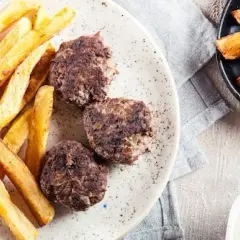 Frytki z czym na obiad – najlepsze pomysły na pyszne połączenia