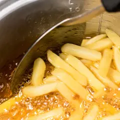Czy mrożone frytki można smażyć na patelni? Oto sprawdzone metody
