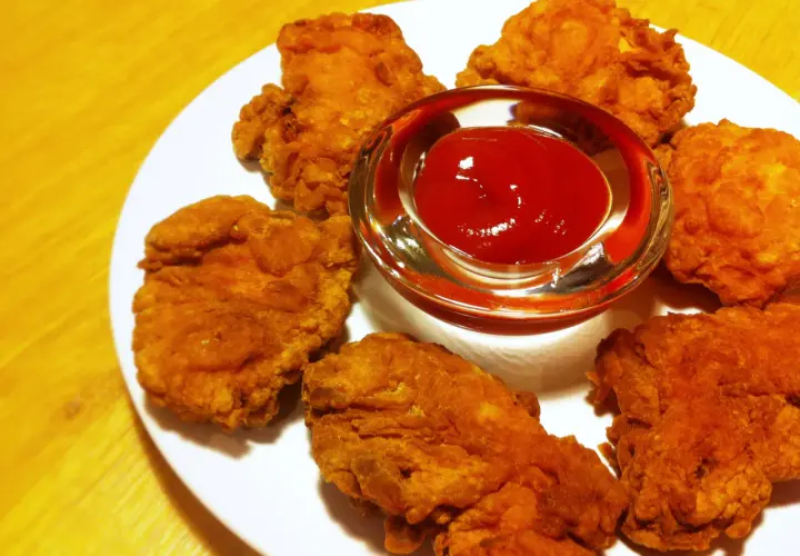 Jak zrobić nuggetsy z kurczaka jak z KFC - chrupiące i pyszne przepisy
