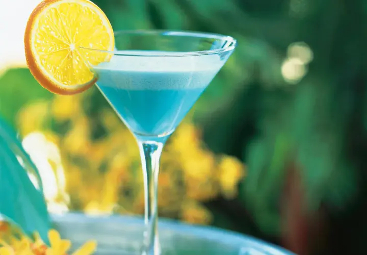 Przepis na drink Blue Moon: orzeźwiający koktajl na każdą okazję