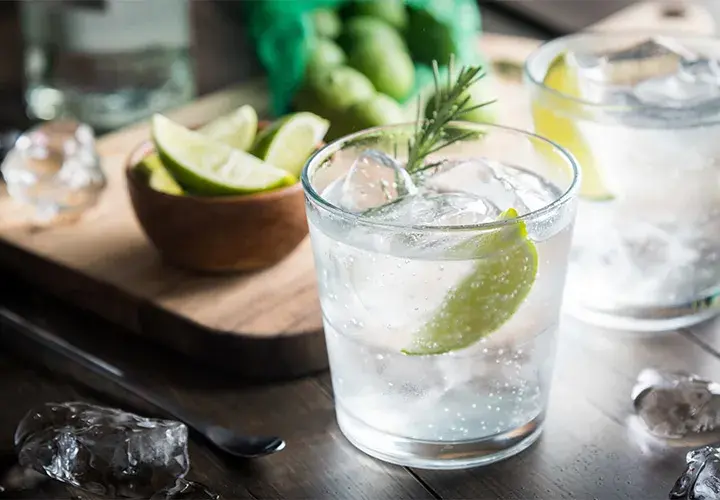 Wytrawny drink: poznaj sekrety smaku i proste przepisy na koktajle