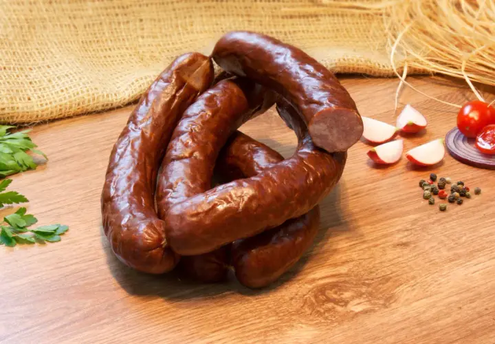 Kiełbasa z beczki: Jak wybrać najlepszą? Sekret smaku