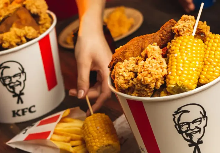 Ile kalorii ma kubełek frytek KFC? Zaskakujące wartości odżywcze