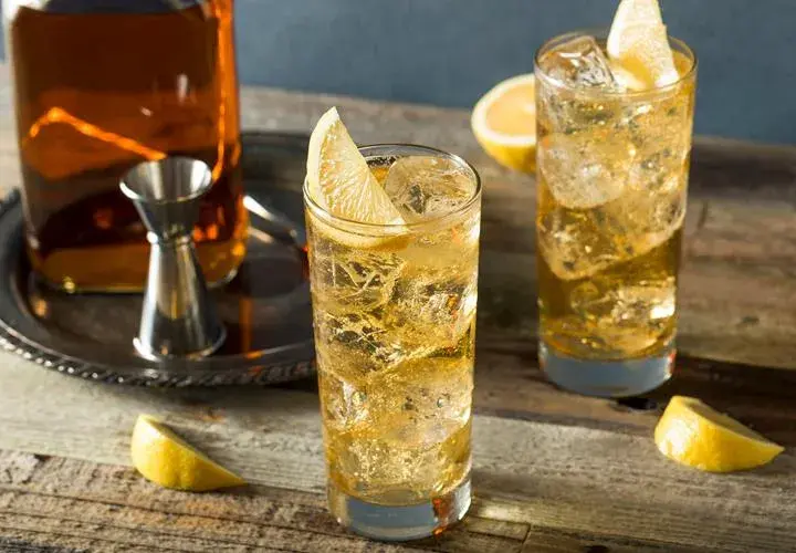 Jak przygotować idealny drink highball - historia i warianty