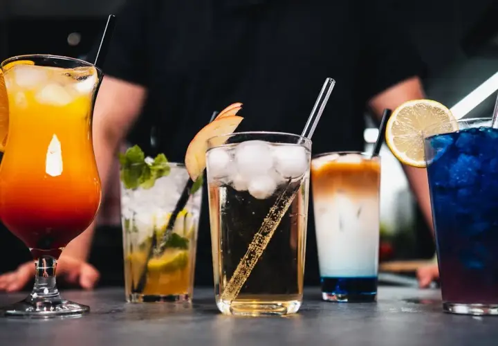 Jak zrobić drinka bezalkoholowego, który zaskoczy Twoich gości