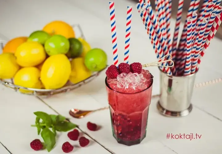 Orzeźwiające przepisy na malinowy drink, które zachwycą każdego