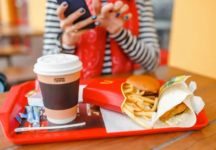 Ile kalorii mają średnie frytki z McDonald's? Zaskakująca wartość!