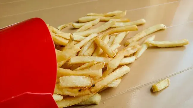 Małe frytki McDonald's ile gram? Zaskakujące różnice w wadze!