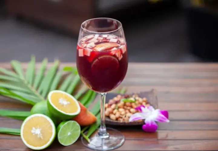Pyszne drinki z czerwonym winem, które musisz spróbować na każdą okazję