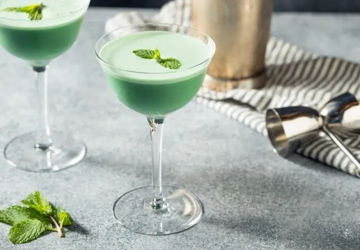 Jak przygotować idealny drink Grasshopper – prosty przepis na radość