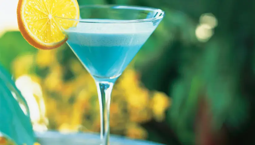 Przepis na drink Blue Moon: orzeźwiający koktajl na każdą okazję
