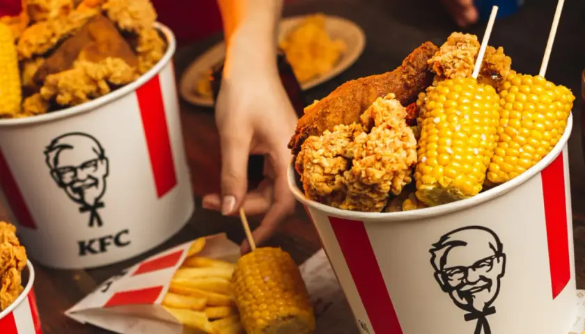 Ile kalorii ma kubełek frytek KFC? Zaskakujące wartości odżywcze