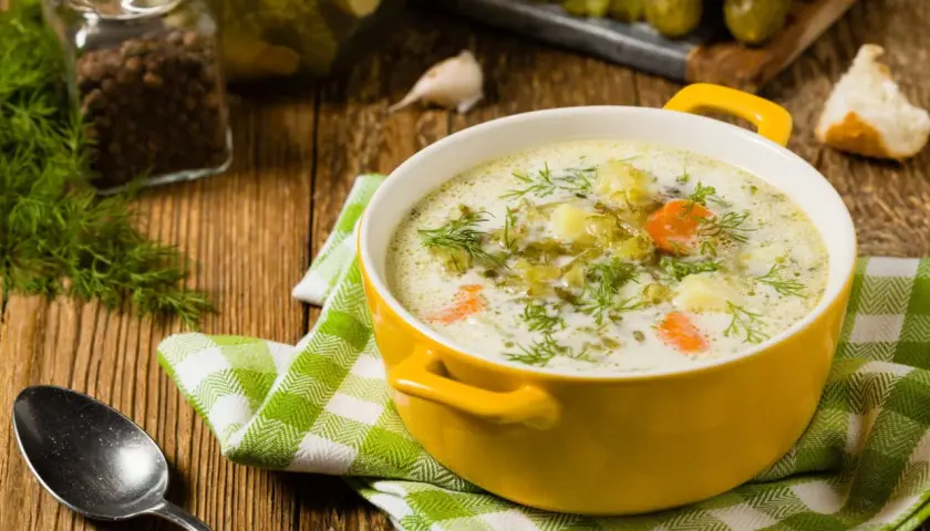 Jakie zioła do zupy ogórkowej? Odkryj najlepsze smaki i aromaty