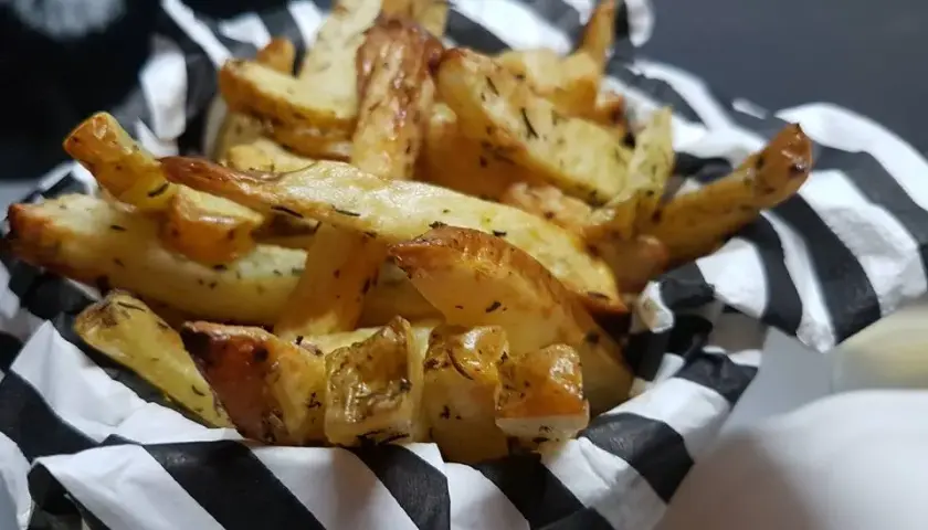 Czym przyprawić frytki, aby zyskały wyjątkowy smak i aromat?
