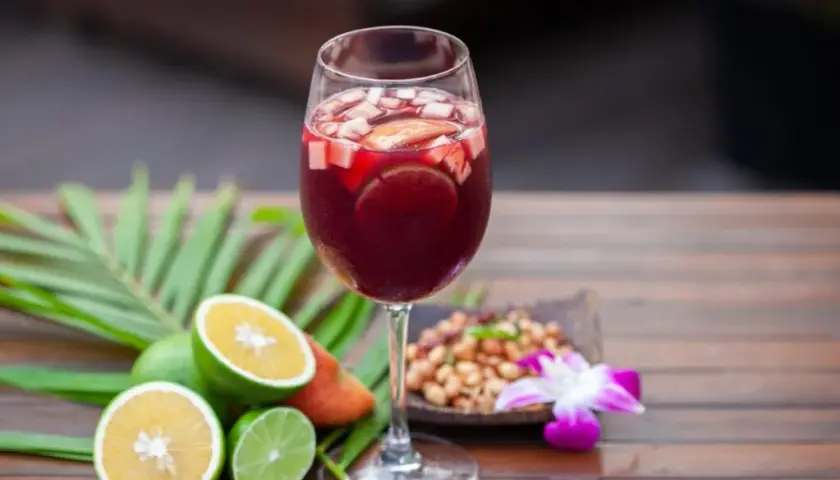 Pyszne drinki z czerwonym winem, które musisz spróbować na każdą okazję