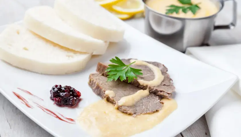 Jak zrobić sos do schabu pieczonego, który zachwyci smakiem