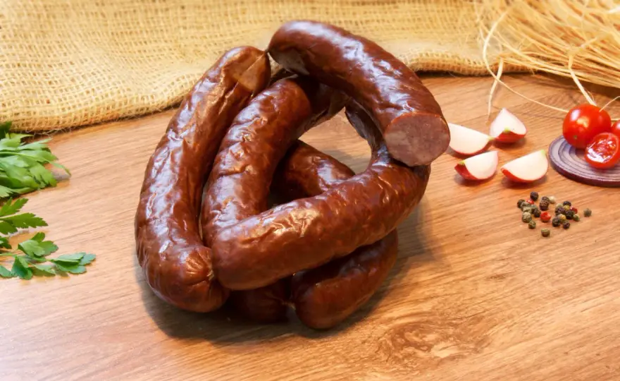 Kiełbasa z beczki: Jak wybrać najlepszą? Sekret smaku