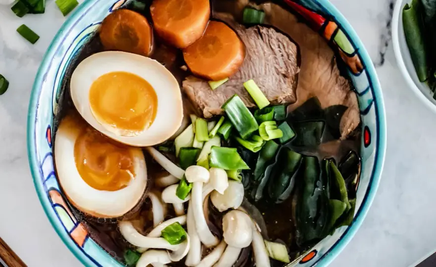 Jak zrobić zupę ramen w domu - proste przepisy i porady