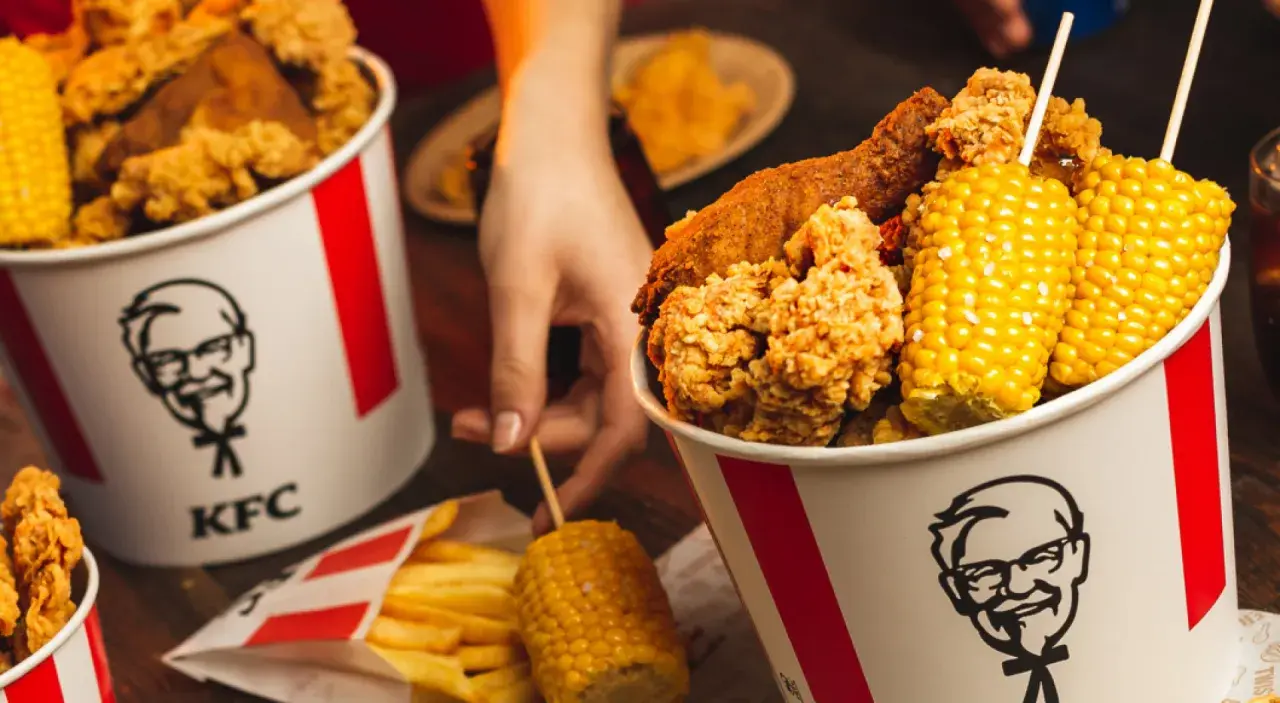 Ile kalorii ma kubełek frytek KFC? Zaskakujące wartości odżywcze