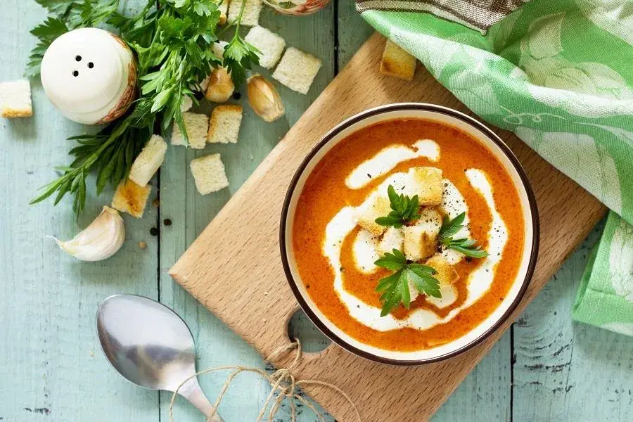 Zupa pomidorowa ile może stać w lodówce - uniknij zepsucia i marnotrawstwa