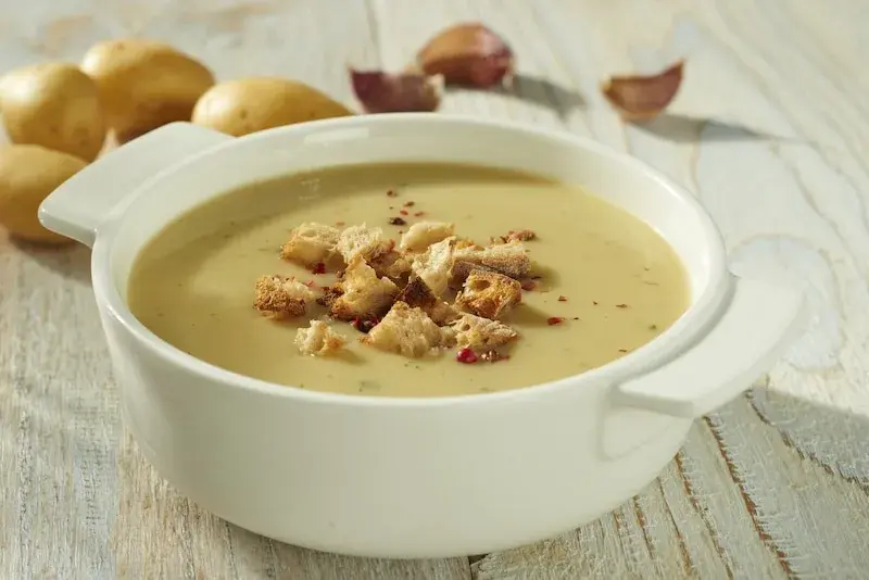 Jak zrobić zupę czosnkową - prosty przepis na pyszny smak w domu