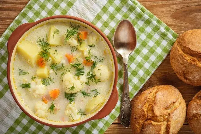 Zupa kalafiorowa jak zrobić - prosty przepis na zdrowy posiłek
